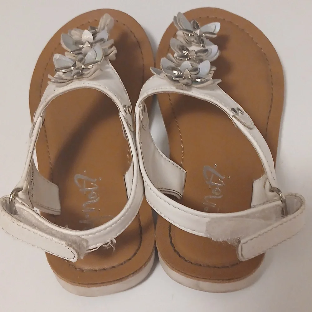 Y•Not? Kid Girls Thong Sandal with Metallic Silver Flower Accents - White 12M
